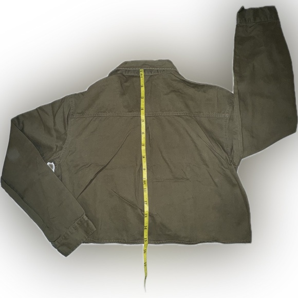 Crop Shacket - Picture 2 of 2